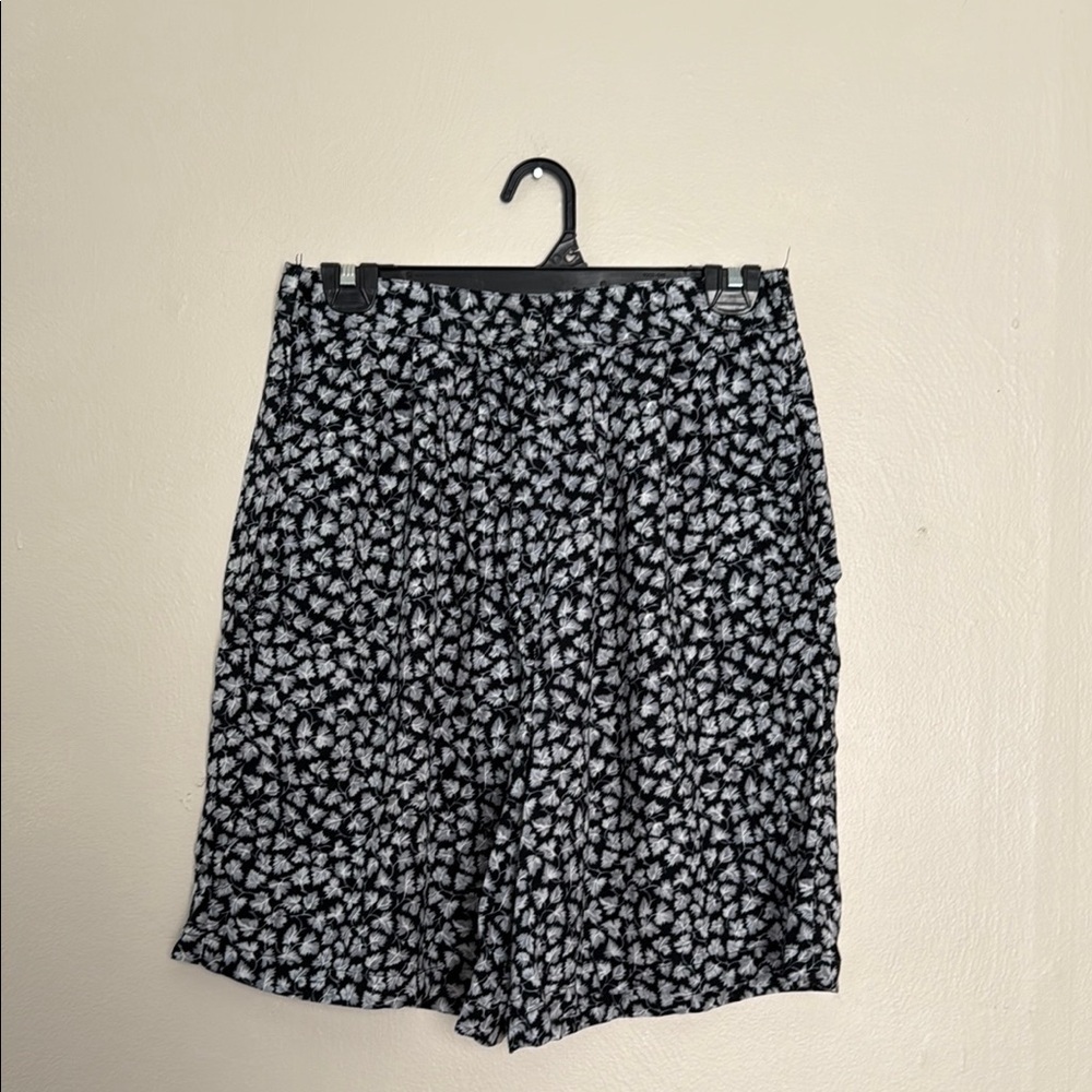 Vintage Honors Apparel Black and White Long shorts with Floral Print medium - Picture 1 of 10